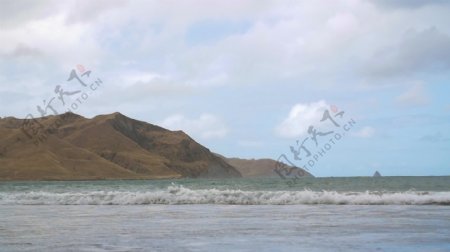 海浪冲击新西兰海滩