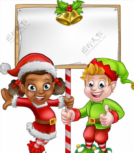 两个穿着圣诞服举着牌子的儿童
