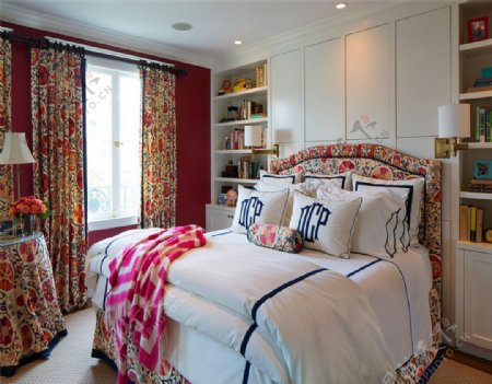 美式卧室花色窗帘设计装修效果图
