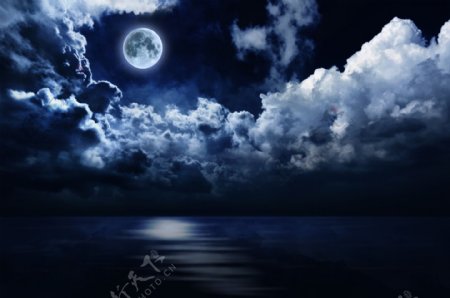 夜晚天空的月亮