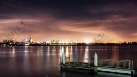 夜色下的河流美景