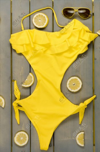 夏天黄颜色游泳衣