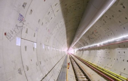 公司承建的南宁地铁项目成型盾构