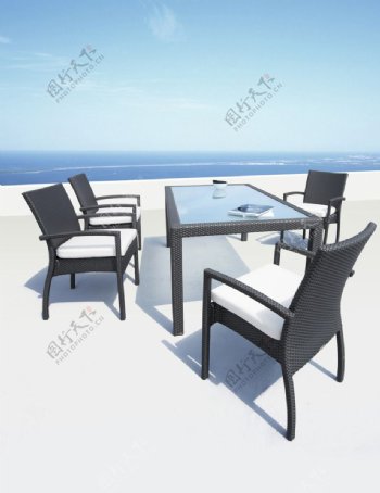 休闲餐桌