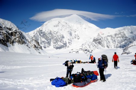 攀登雪山