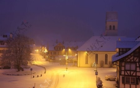 冬日里的小镇街道