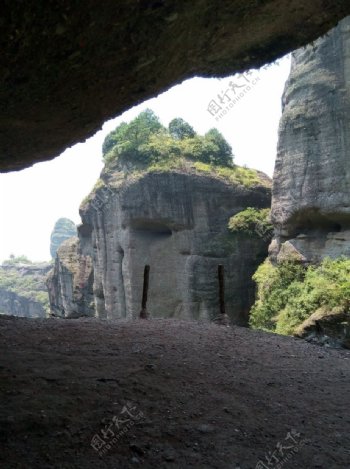 霍山悬崖洞穴
