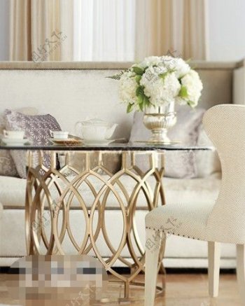 白色调温馨豪华欧式镂空桌子素材
