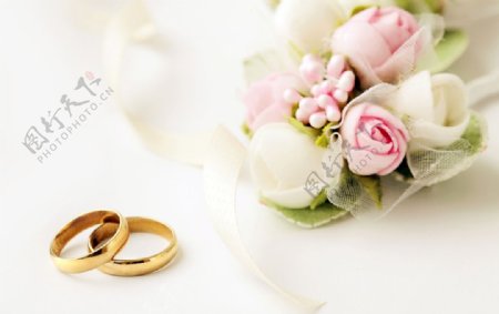 戒指和鲜花