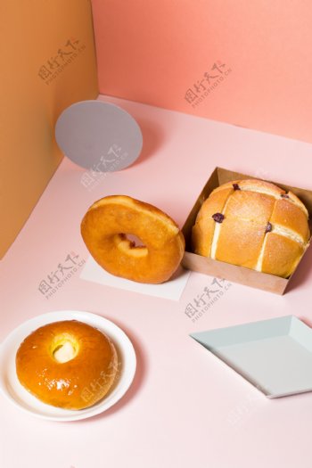 点心甜甜圈和面包实物图摄影图1