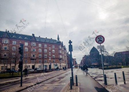 下雨天阴天的丹麦街道