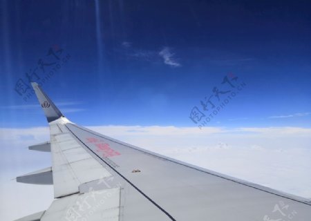 JC航空飞机窗天空