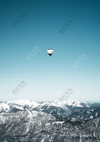 热气球飞上蓝天