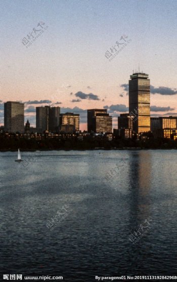 波士顿天际线日落