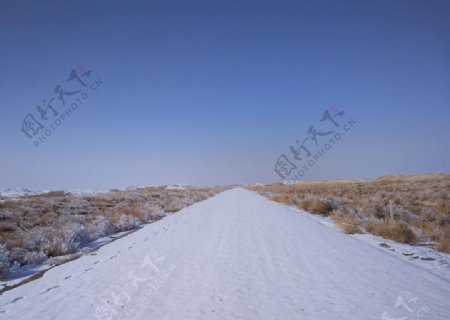 公路雪景