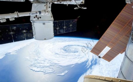 台风眼与卫星