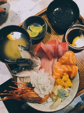 日式料理生鱼片