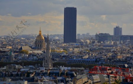 巴黎凯旋门上俯瞰蒙帕纳斯大厦