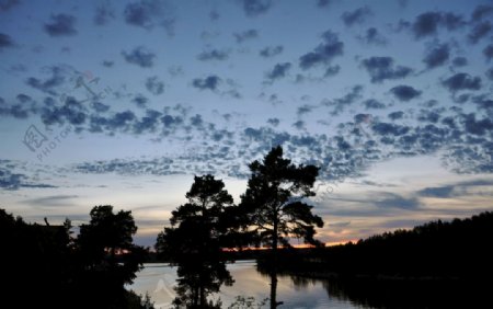 瑞典湖上日落
