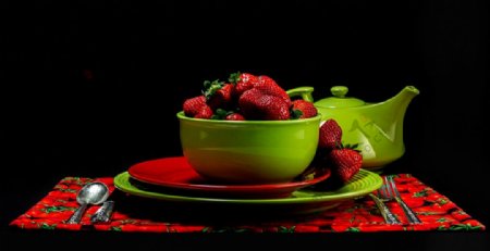 草莓水果餐具茶壶背景