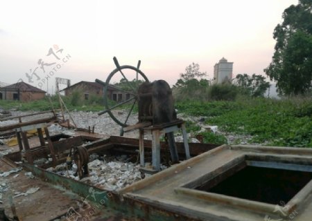 废弃的渔船