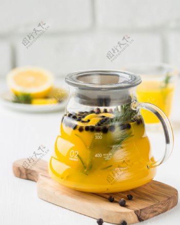黄色美味果汁