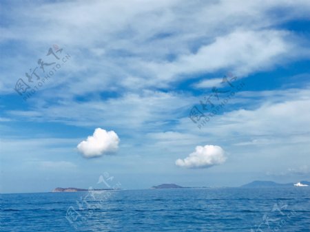 大海上的云朵