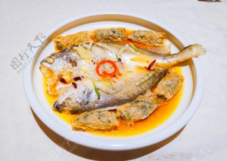 热菜黄鱼鲞蒸包圆