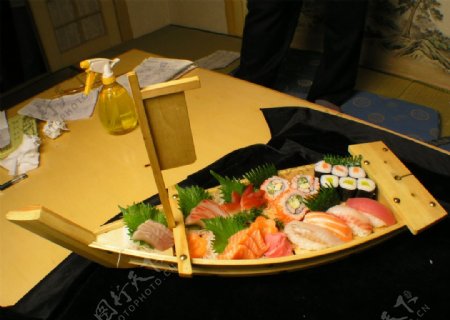生鱼和寿司船