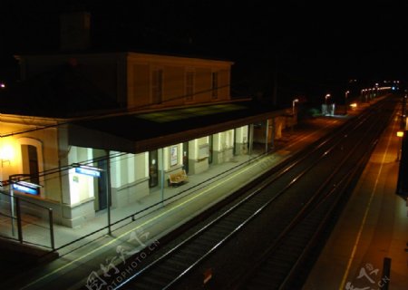 深夜的车站图片