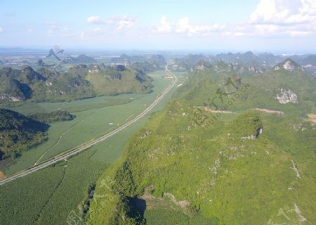 高速山川图片