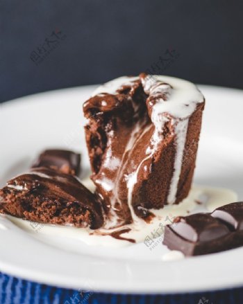 巧克力浆心蛋糕图片