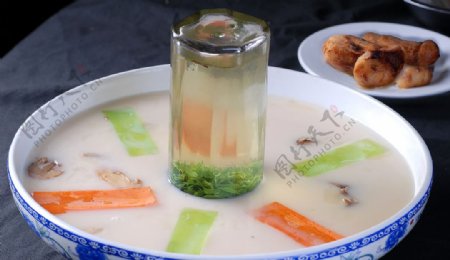 茶香松茸菌图片