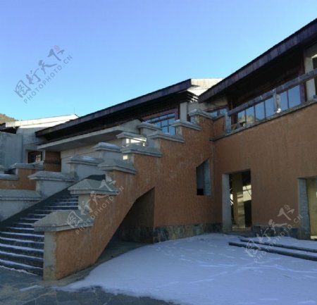 雪地房屋建筑图片