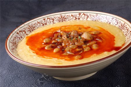 扒豌豆烩肥肠图片