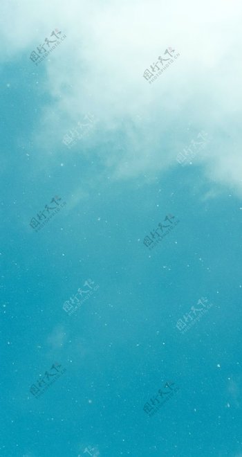 蓝天白云海面背景图片