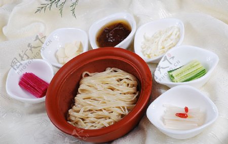 豫菜老北京炸酱面碗图片