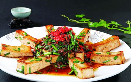 浙菜韭菜肉沫煎豆腐图片