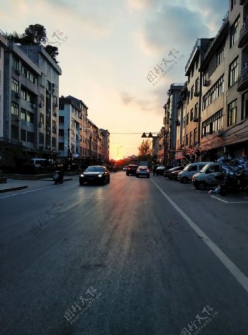 夕阳街道图片